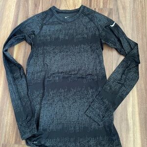 Nike cold gear long sleeve small